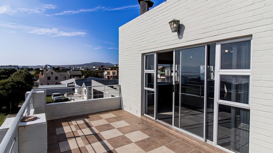 4 Bedroom Property for Sale in De Kelders Western Cape